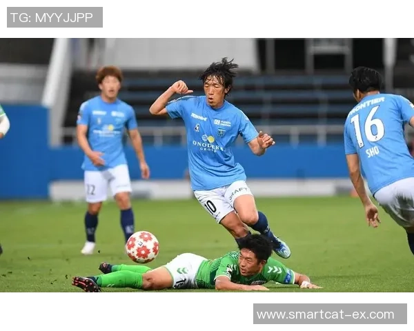 奈良雄心与福冈心锐的激烈对决展现足球激情与团队精神 奈良雄心与福冈心锐的激烈对决展现足球激情与团队精神