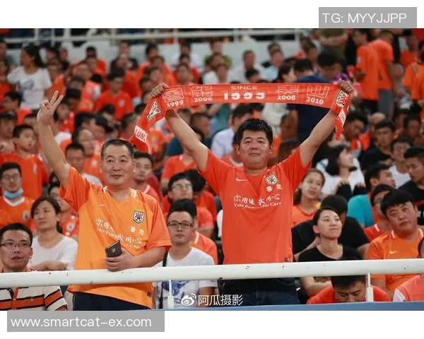 广州恒大与鲁能激战正酣比分悬念迭起引发球迷热议